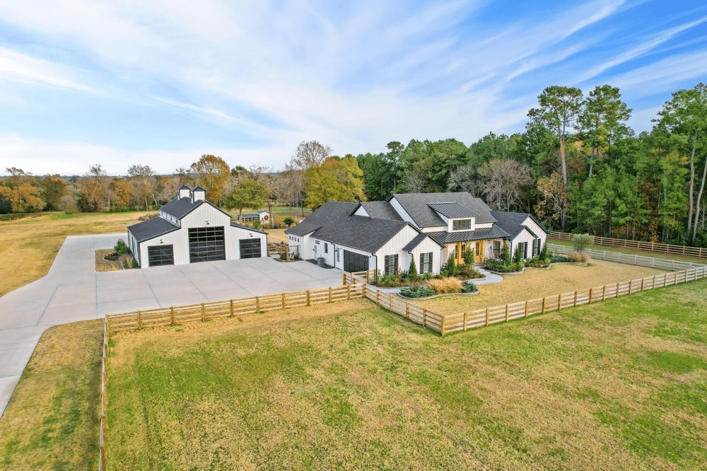 Residence built by local builder, Hycraft Homes. This is the preferred builder of Lake Creek Ranch in Montgomery, TX.