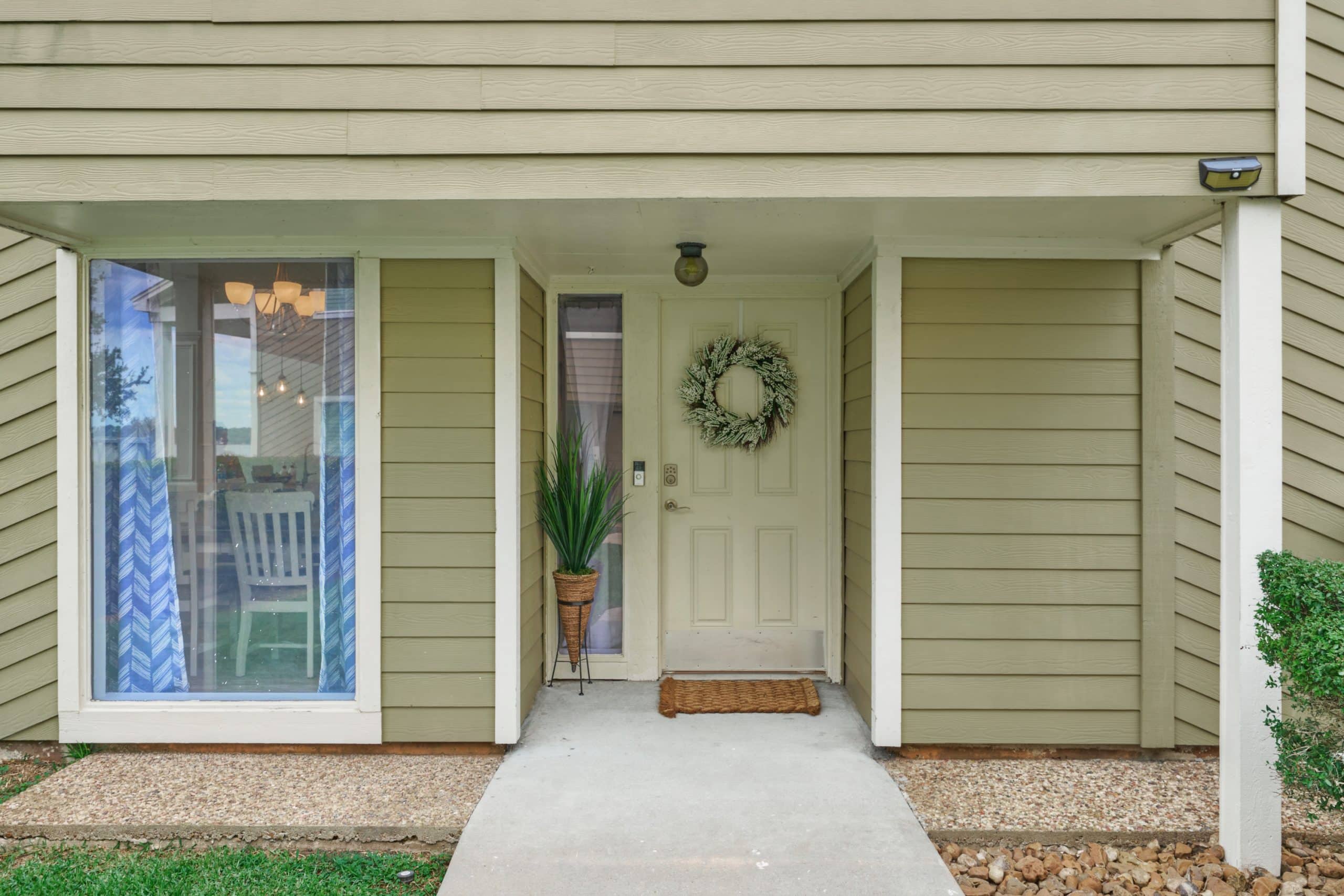 019 73 april point dr s